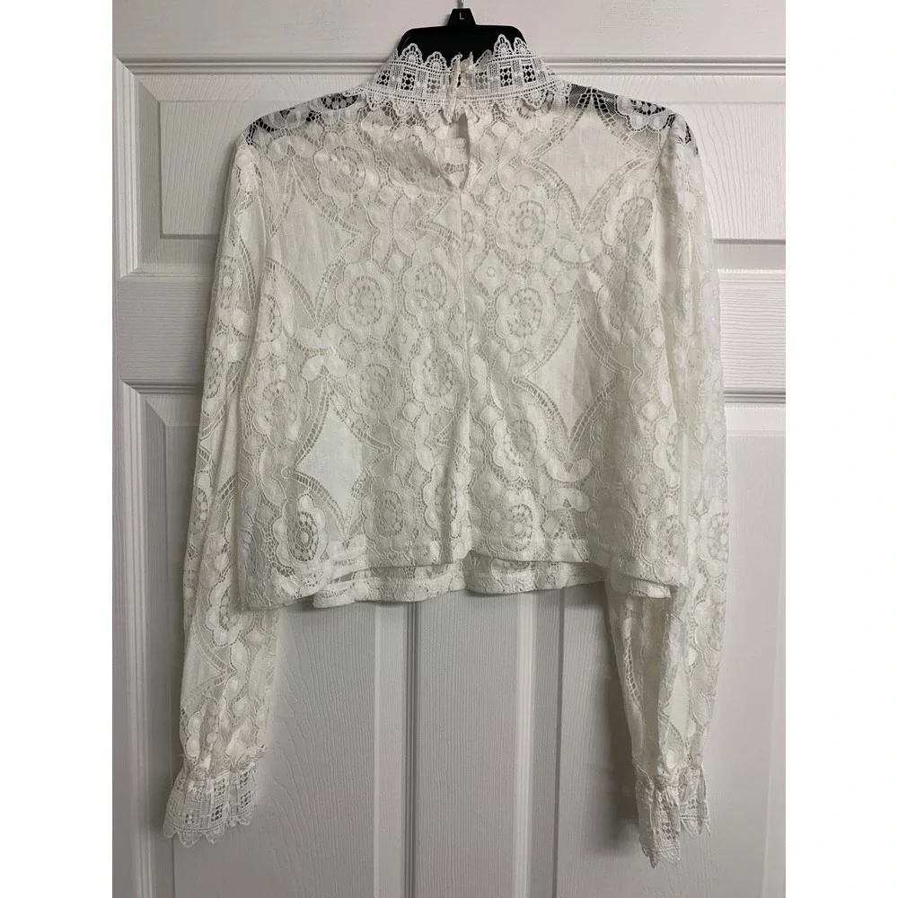 Zara White Floral Lace Mock Neck Long Sleeve Cropped‎ Blouse Small